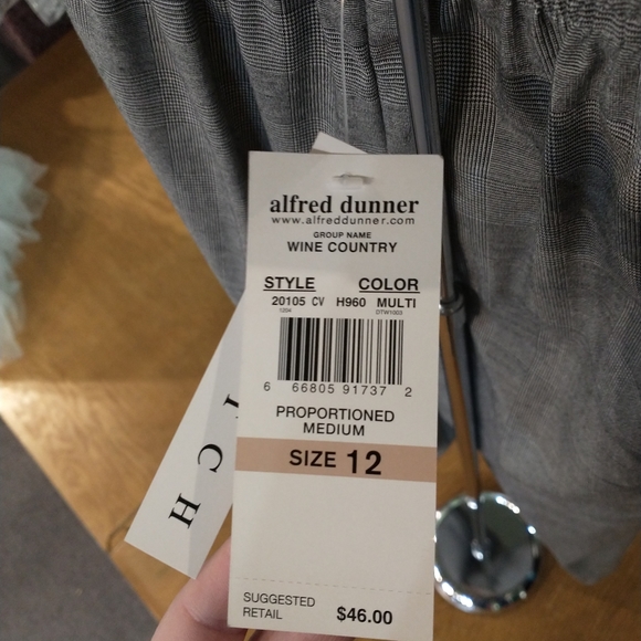 Formal or casual pants - Picture 6 of 6